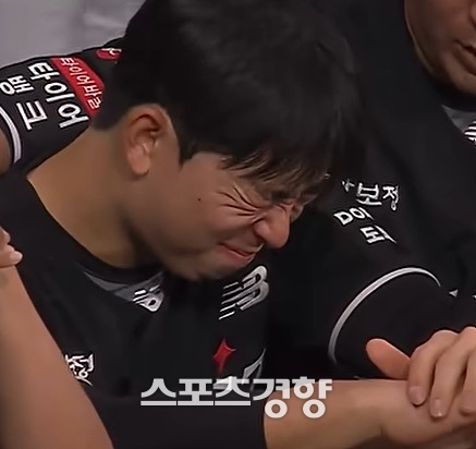 이강민의 눈물. 티빙 중계화면 캡처